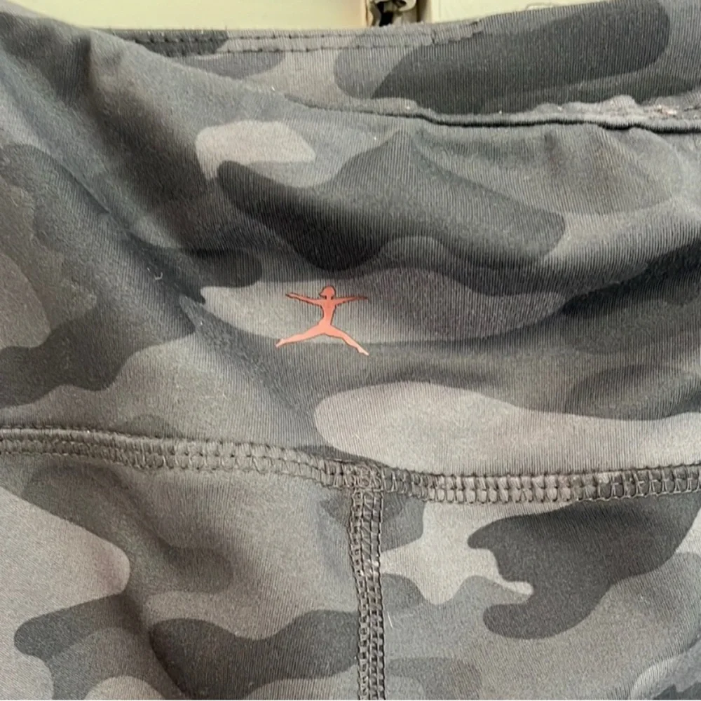 Danskin Women's Gray Camo Leggings - Picture 7 of 7